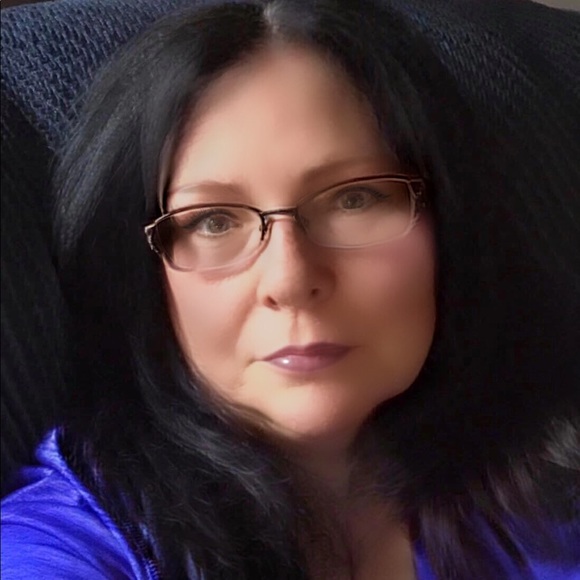 Meet your Posher, Jennie - Picture 1 of 2